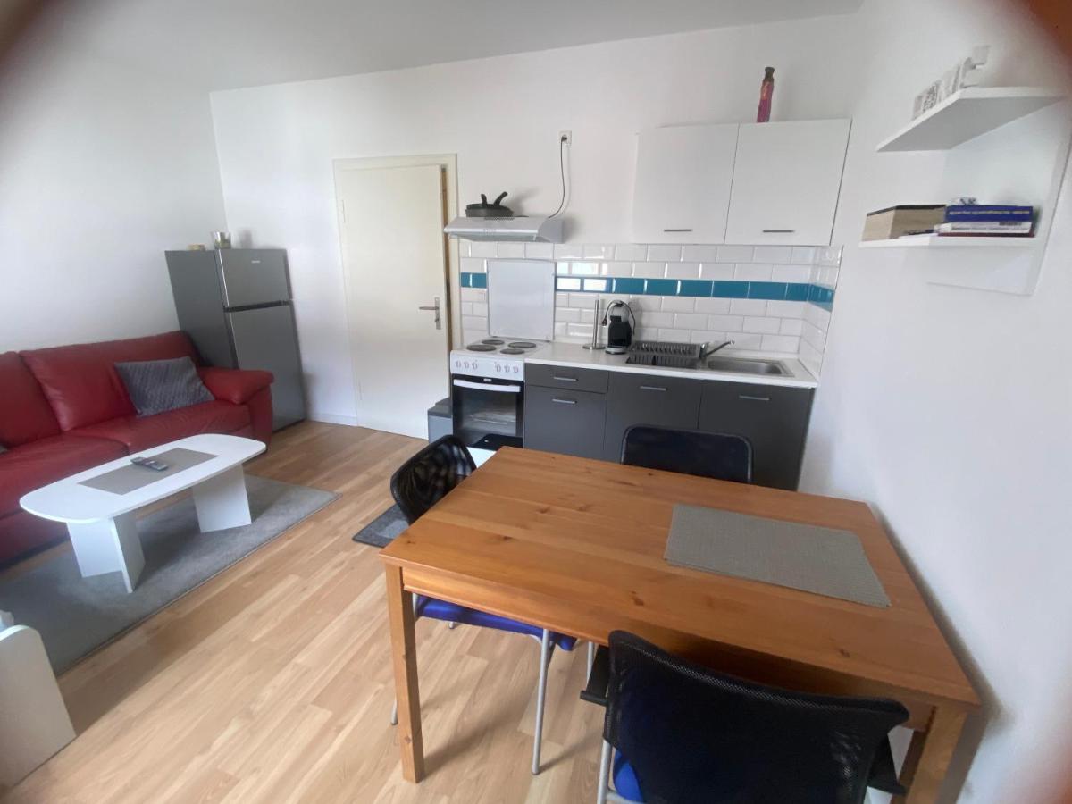 Schoene 2 Zimmer Apartment In Krefeld City, Monteur Wohnung Netflix & Prime Екстер'єр фото